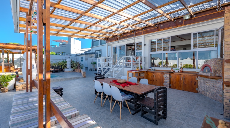 6 Bedroom Property for Sale in Struisbaai Western Cape